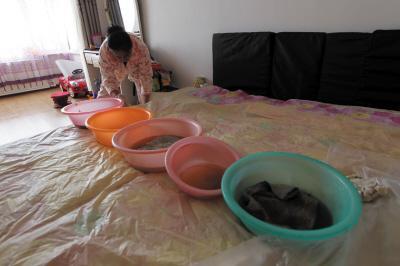 水富楼上漏水，住户失联，小区没物管，业主维权难！律师来支招……